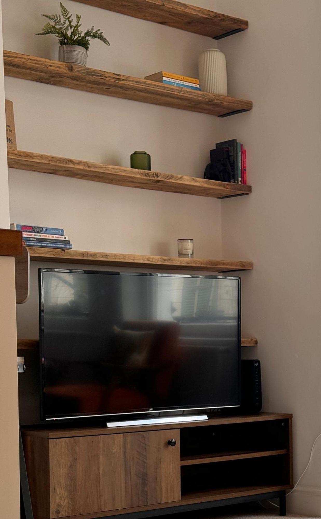 Quaint In - Sleeps 2 To 6 *