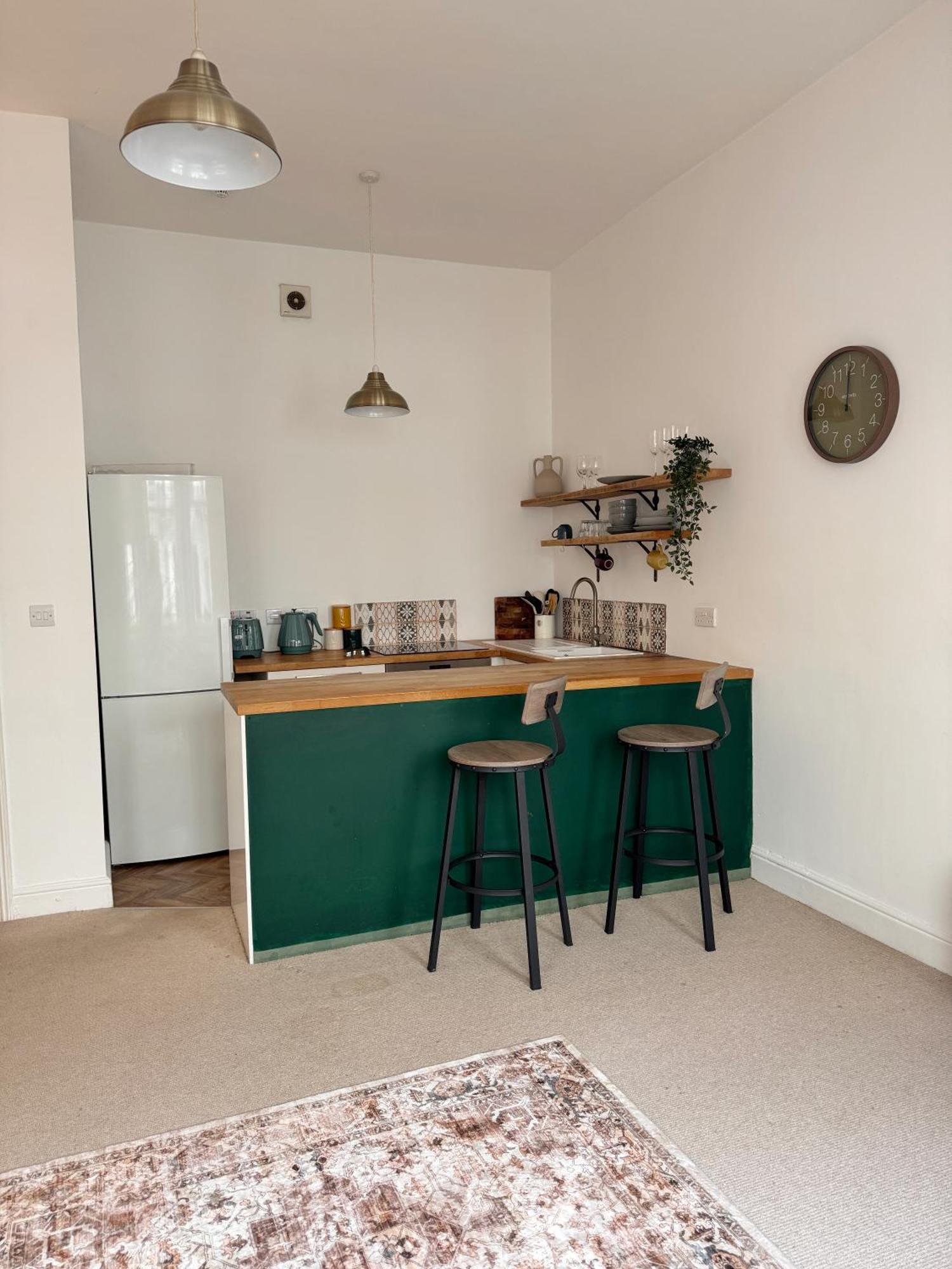 Quaint In - Sleeps 2 To 6 Apartment
