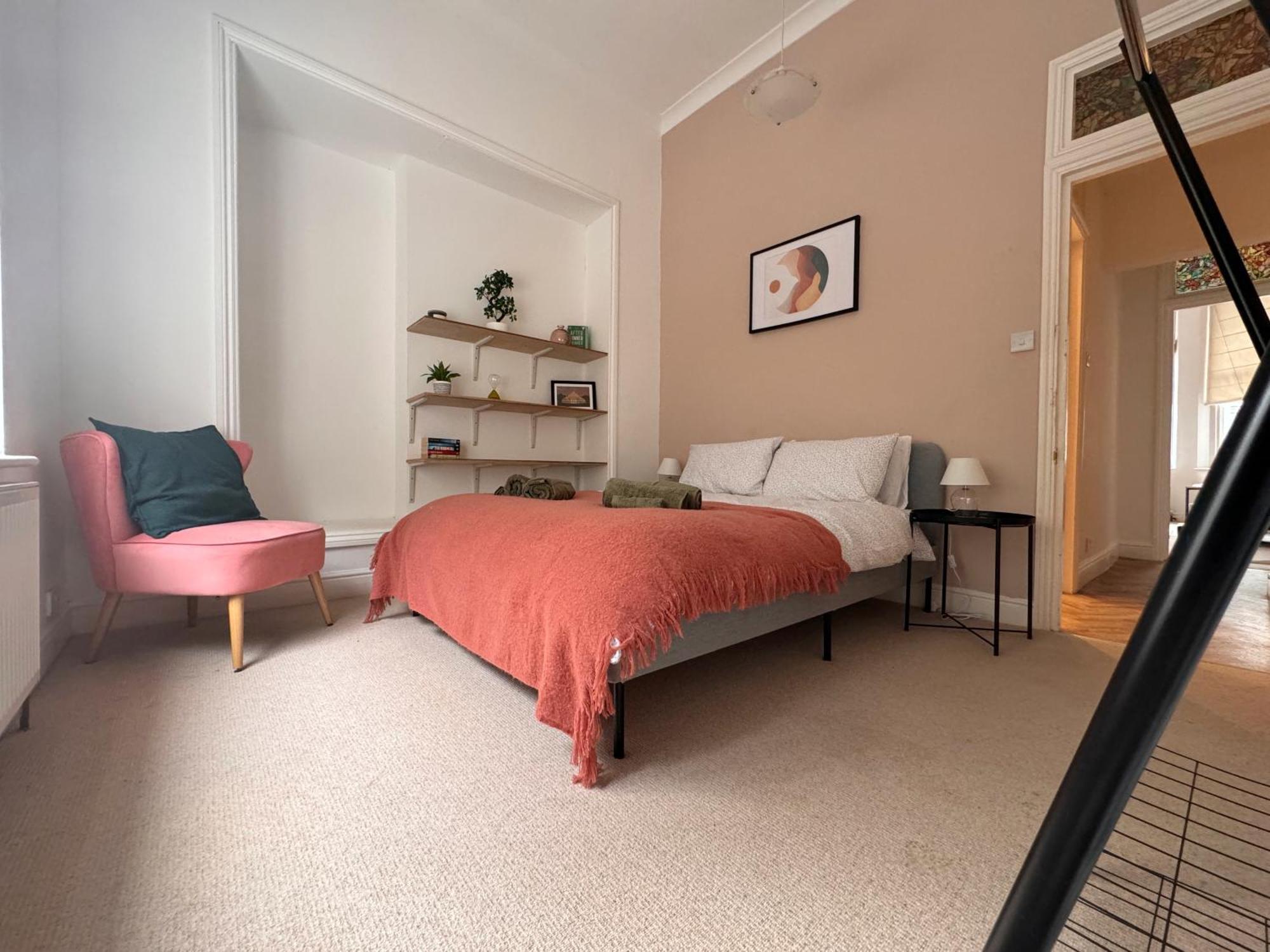 Apartment Quaint In - Sleeps 2 To 6 *