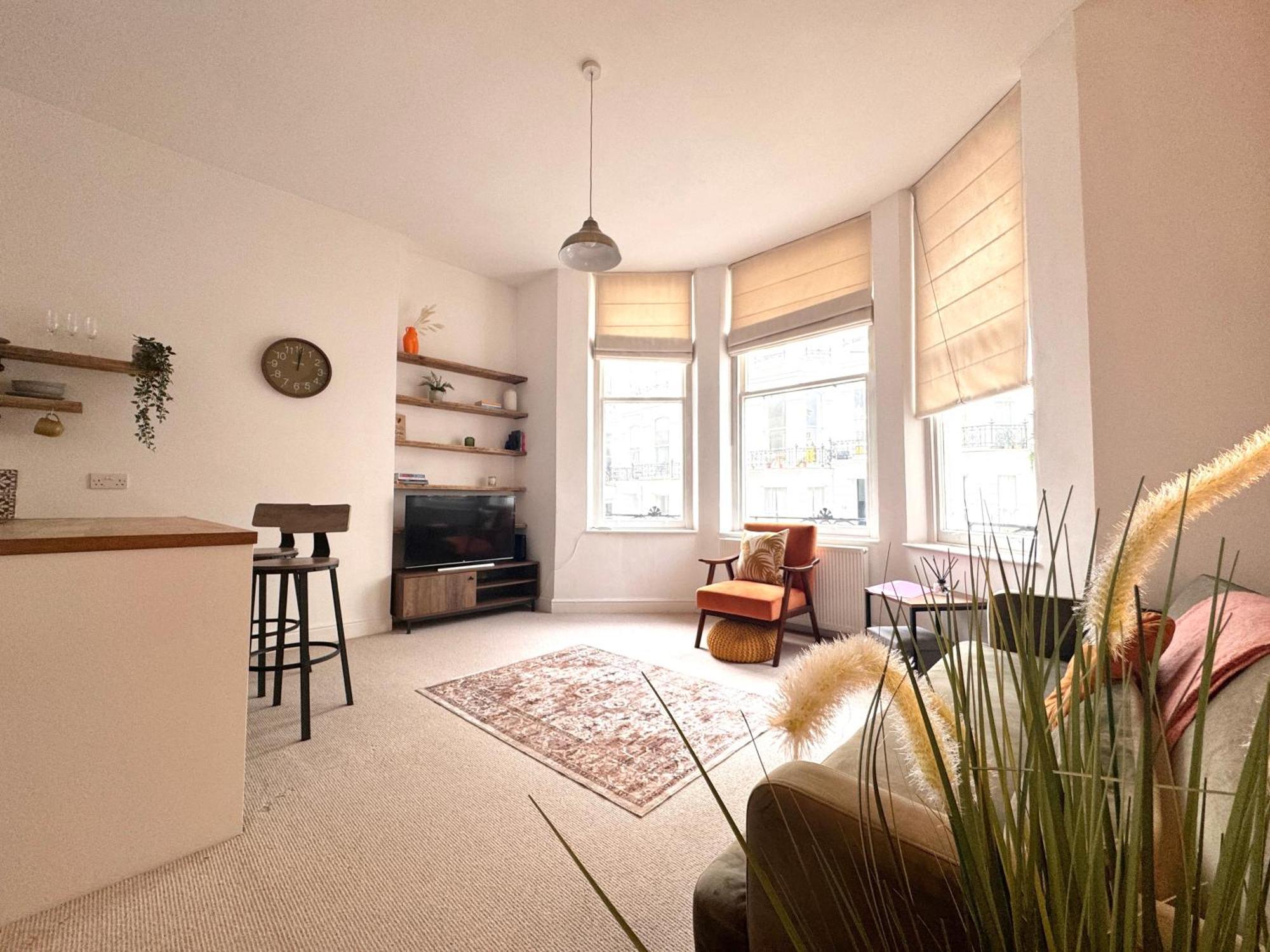 Apartment Quaint In - Sleeps 2 To 6 *